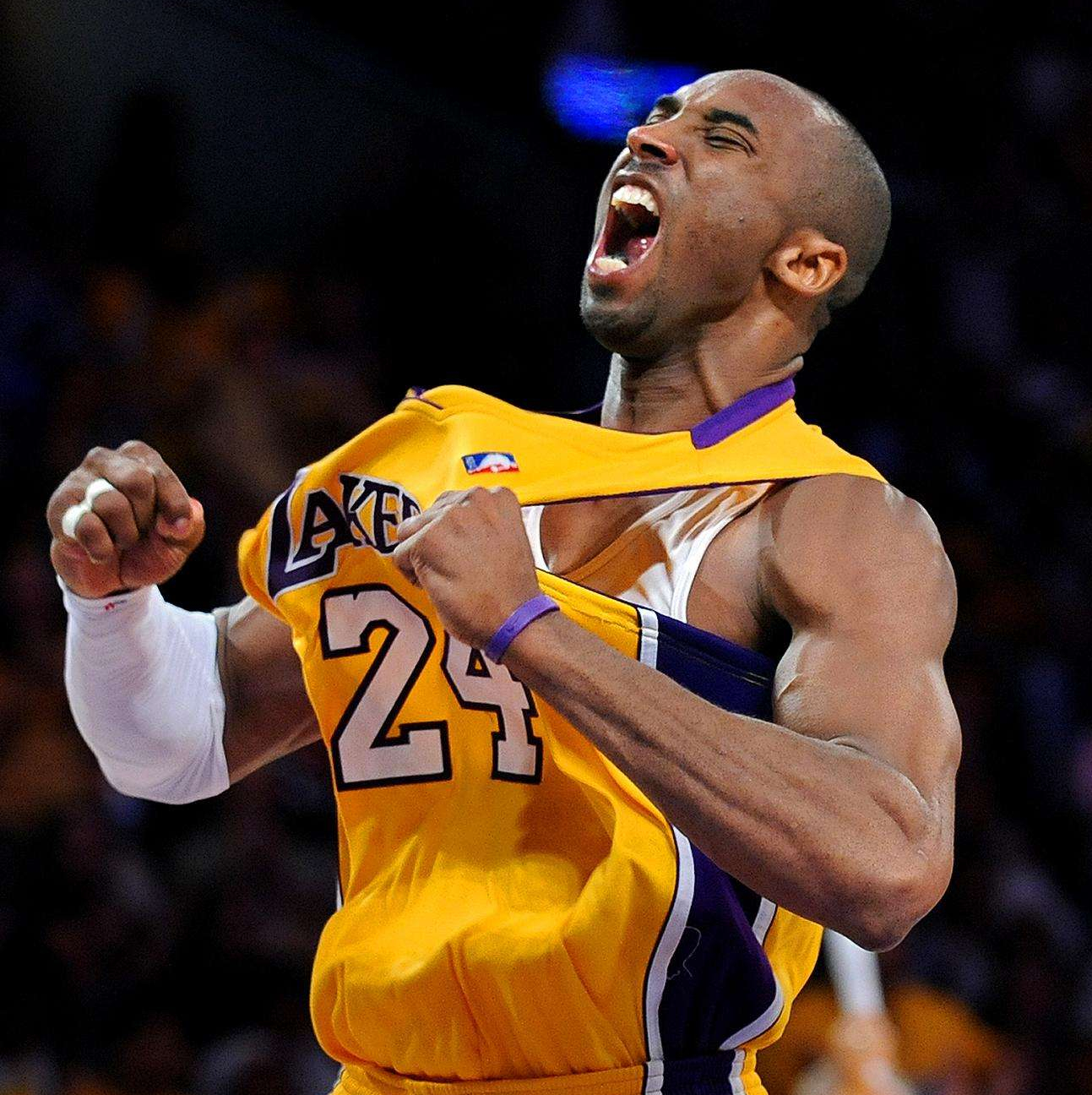 逼迫对手持 逼迫对手持